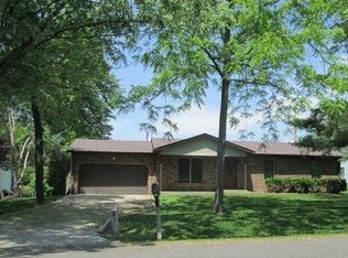 25 Kadlec Dr, Fairview Heights, IL 62208