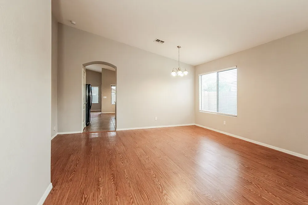 4 bed, 2.0 bath, 1868 sqft, $1,770 — Photo 3