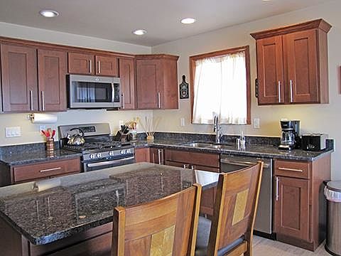 4th image of 1050 Heather Ln #A