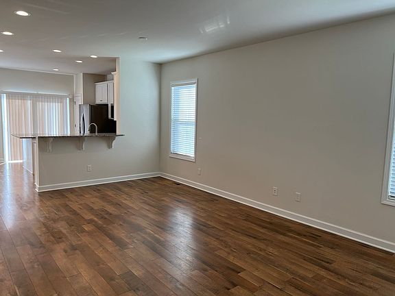 4th image of 180 Hamilton Ave NW