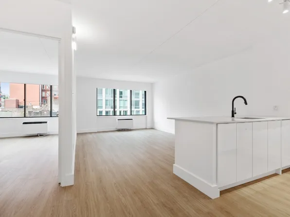 160 West 24th Street image 1 of 9