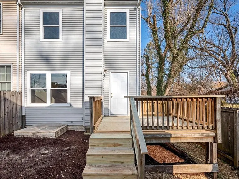 119 E Main St #1 — Photo 4