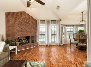 111 Scarlet Oak St, Lake Jackson, TX 77566