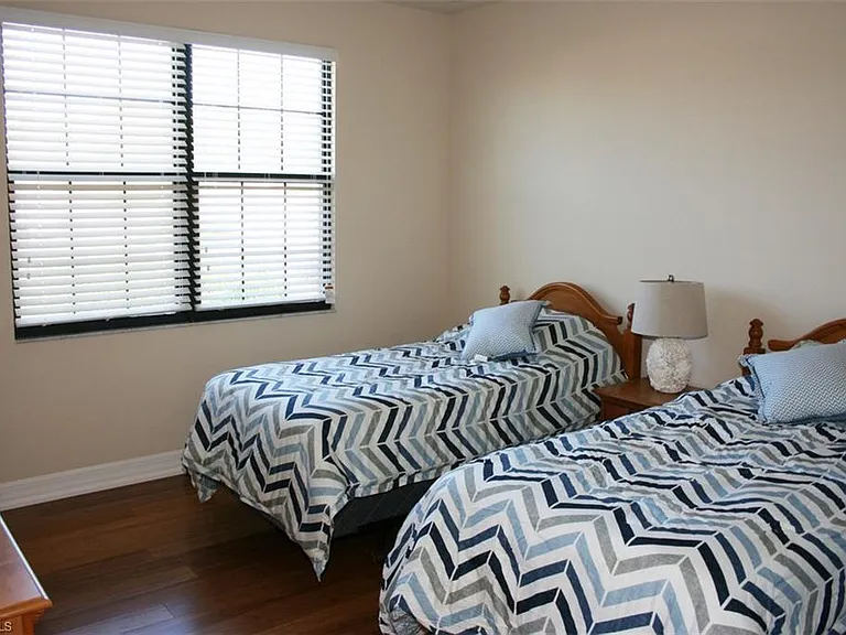 3296 Pacific Dr — Photo 19