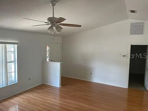 3 bed, 2.0 bath, 1390 sqft, $2,100 — Photo 2