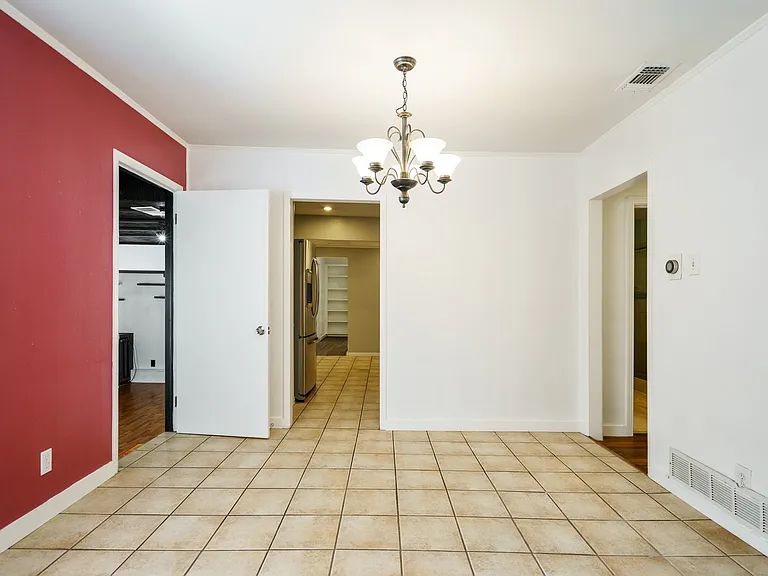 3135 Hedgerow Dr — Photo 6