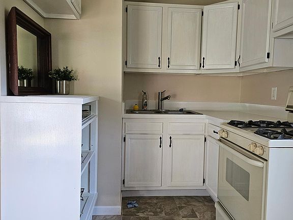 4th image of 2122 Ackley Ave #177