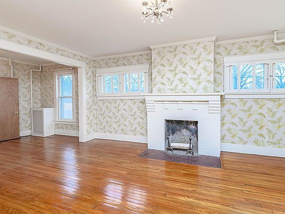 4th image of 401 Westmount Ave