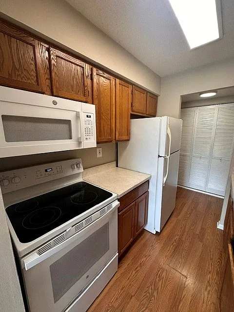 2 bed, 945 sqft, $1,750 — Photo 4