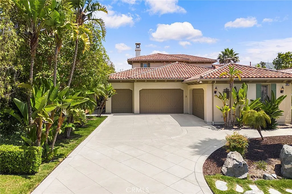 4 bed, 4.5 bath, 5121 sqft, $7,500 — Photo 2