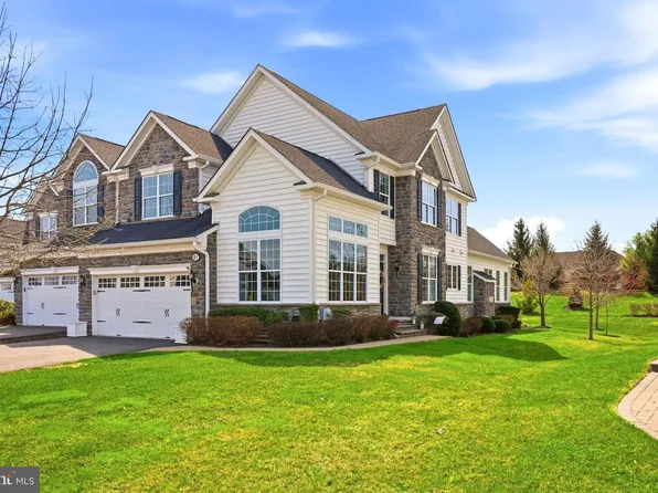 61 Hillyer Ln, Newtown, PA 18940