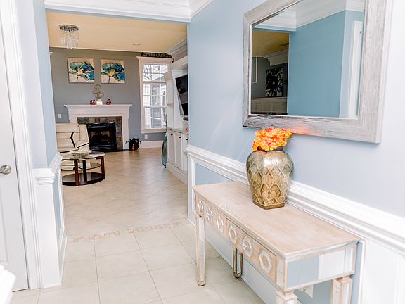 4th image of 8625 Silver Falls Way