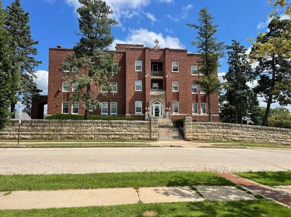 900 Alta Vista St, Dubuque, IA 52001