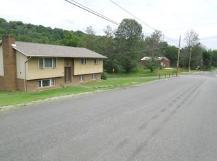 137 Laurel Rd, Daisytown, PA 15427