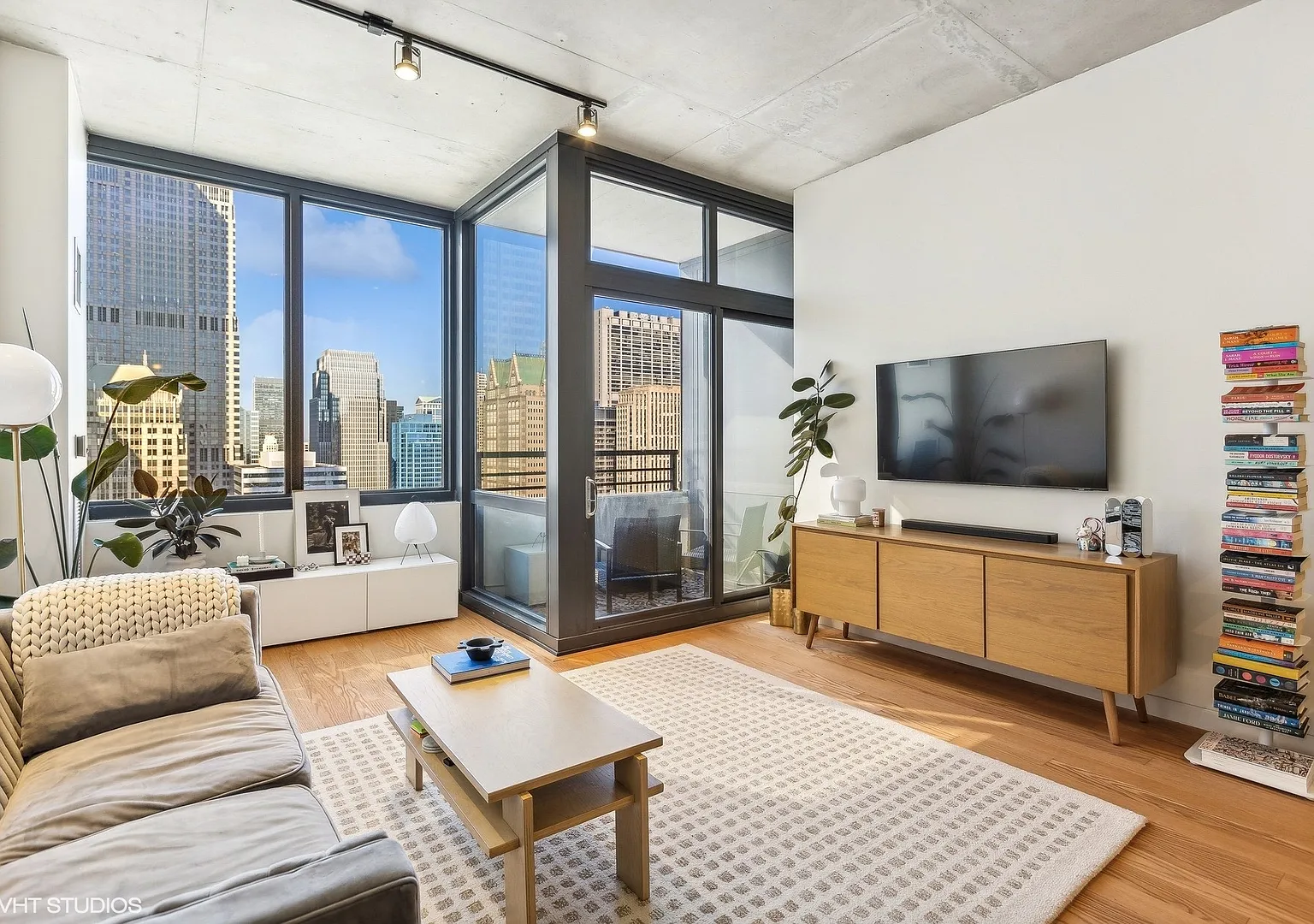 2 bed, 1100 sqft, $3,500 — Photo 1