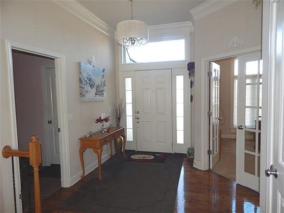 3rd image of 4604 Hallbrook Dr