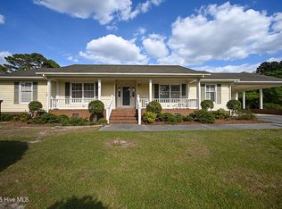 1010 Lakeview Dr, Clinton, NC 28328