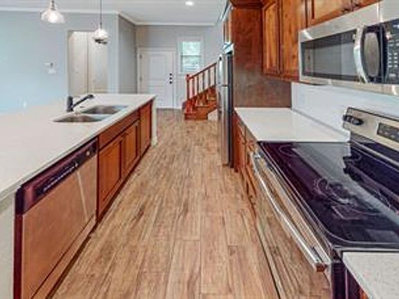 4th image of 103 Moss St