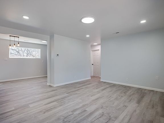 4th image of 2038 S Poplar St