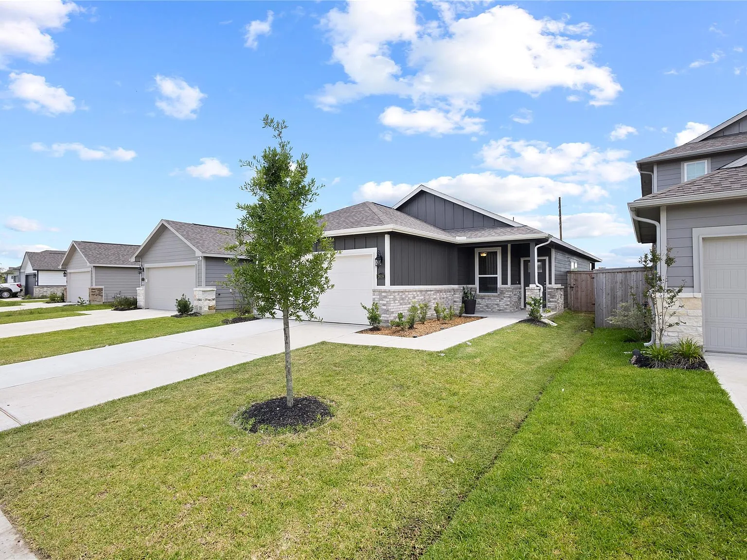 3 bed, 2.0 bath, 1444 sqft, $2,300 — Photo 3