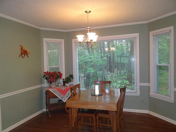 5th image of 906 Creekwood Dr