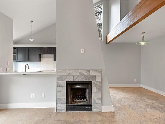 4th image of 1601 Summer Creek Ct #B