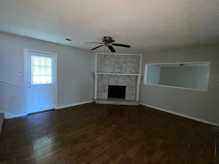 4 bed, 2.0 bath, 1600 sqft, $1,450 — Photo 3