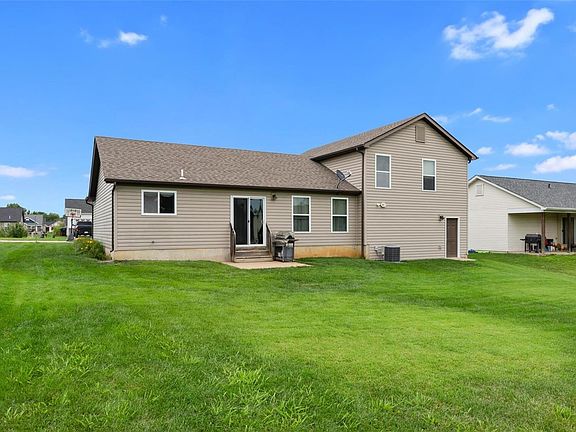 2nd image of 300 Meadow Crest Dr