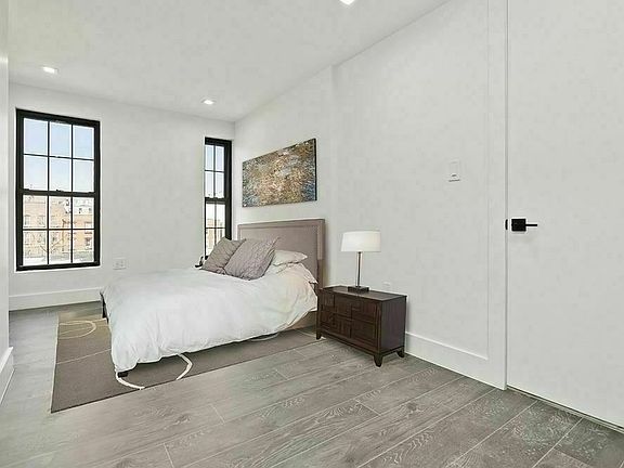4th image of 694 Henry St APT 1L