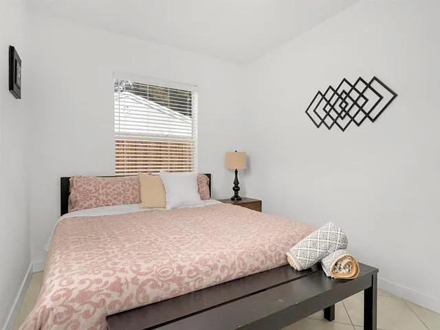 842 SW 11th Ct — Photo 6