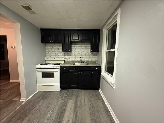 2nd image of 801 Wymore St Floor 2