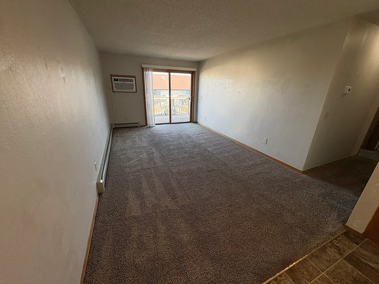3 bed, 1050 sqft, $999 — Photo 2