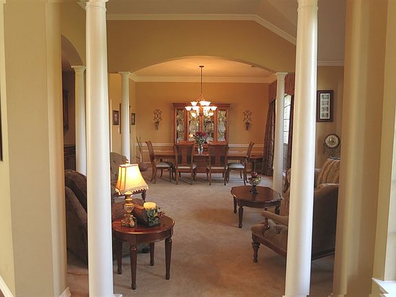 3rd image of 107 W Carruth Ln