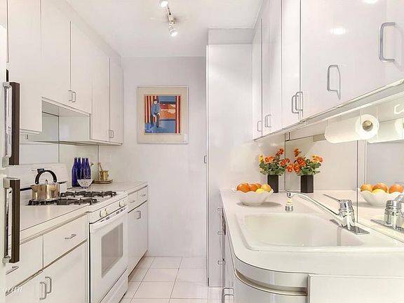 4th image of 225 E 57th St APT 14K