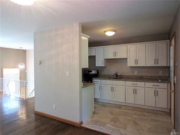 3rd image of 42 Vincent Dr