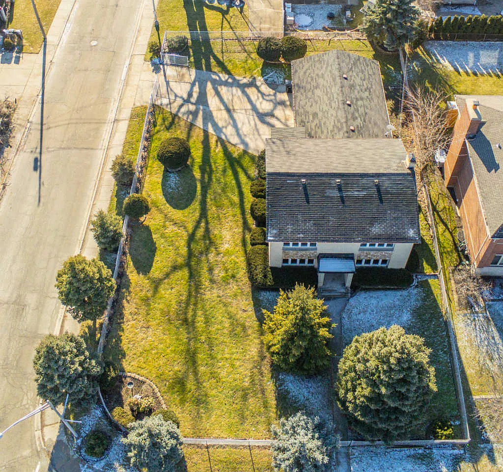 8261 W Strong St photo 1
