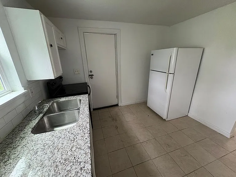 702 Rosedale St #B — Photo 5