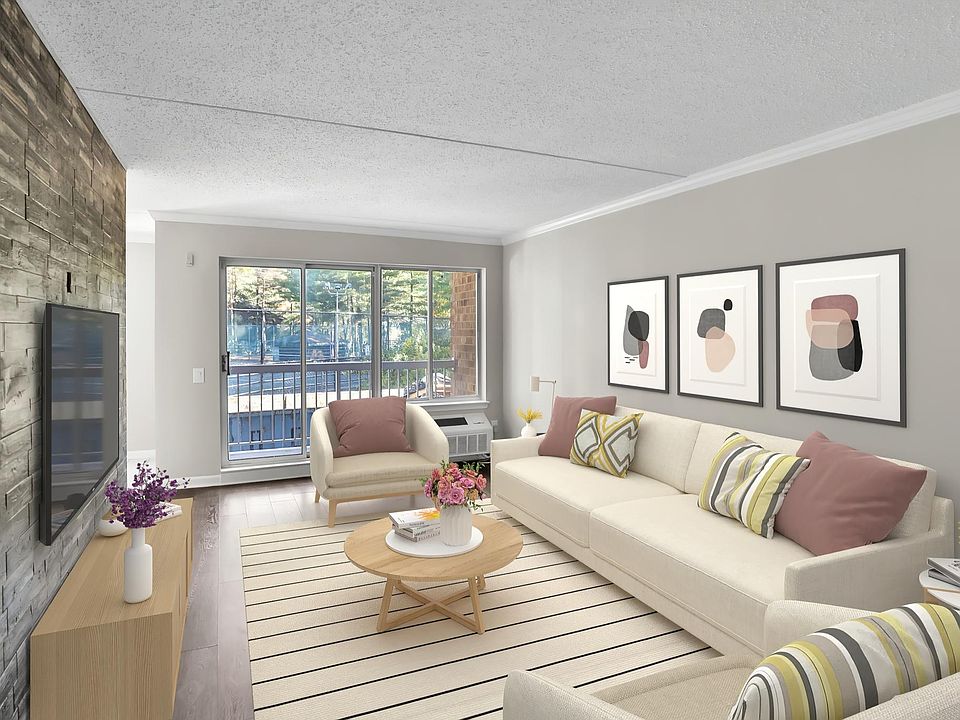 1st image of 121 Wellington Ct #4X