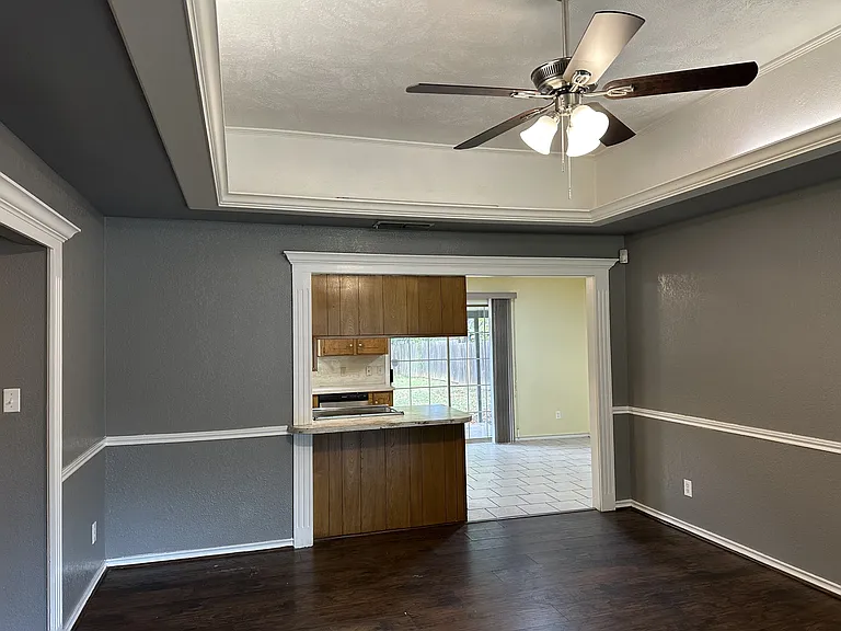 3811 Elizabeth St — Photo 4
