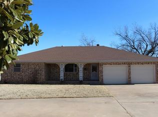 204 N Pennsylvania Ave, Mangum, OK 73554