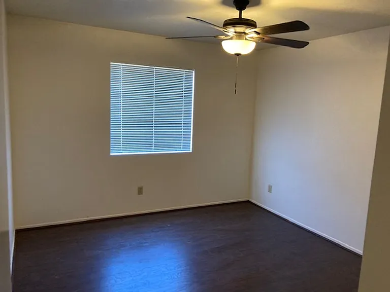 860 W Commercial Ave — Photo 8