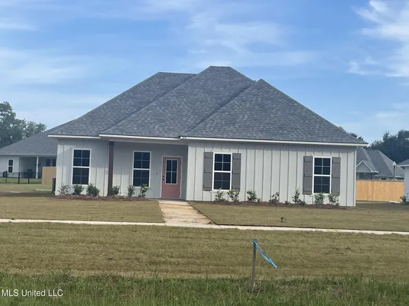 818 Old Spanish Trl, Bay Saint Louis, MS 39520