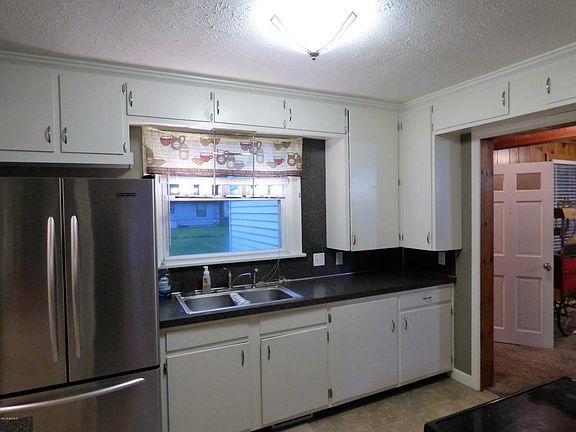 5th image of 221 E Napier Ave