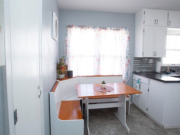 4th image of 205 W Washington St