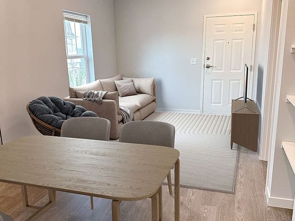 4th image of 600 E Maple St Unit 305