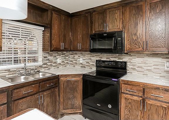 4th image of 4542 Buckingham Dr