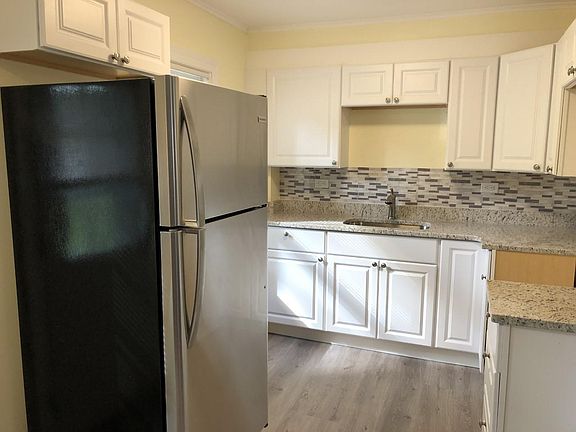5th image of 8 Park Ct #8