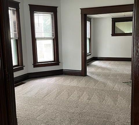 3rd image of 918 W 6th St