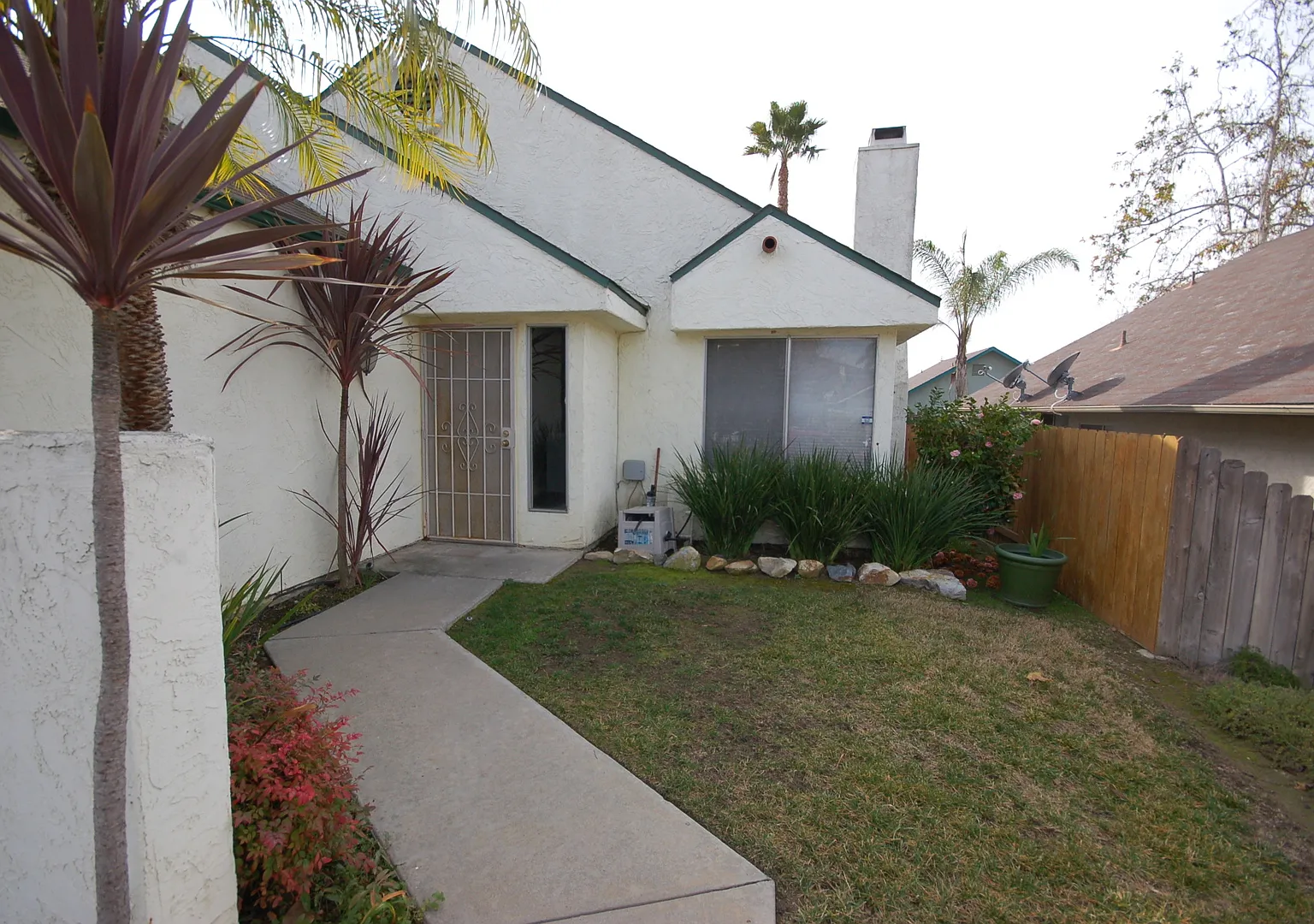 Charming Home in San Marcos — Photo 2