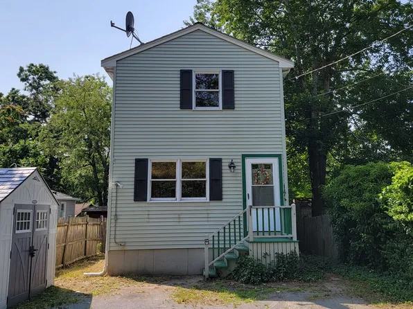 138 Milford St, Halifax, MA 02341
